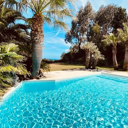 Charming With Pool Semesterbostad