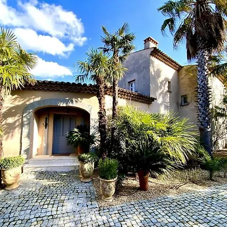 Vakantiehuis Charming With Pool Hyères