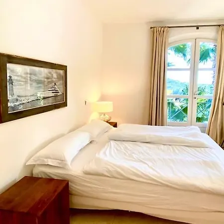 Charming With Pool Holiday home Hyeres