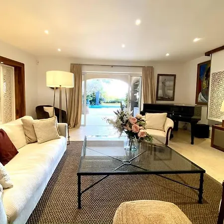Charming With Pool Holiday home Hyeres