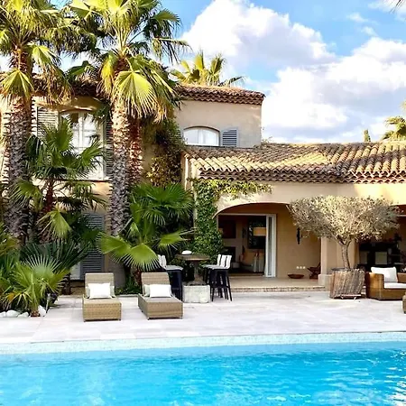 Charming With Pool Holiday home Hyeres